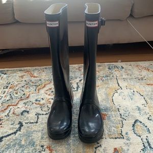 Authentic hunter black matte size 9 boots